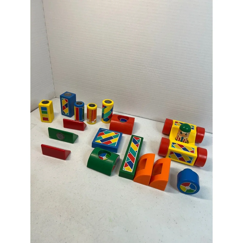 Vintage Hilco Magnetic Building Blocks Set 1970s 80s Retro Toy Car Peg Person